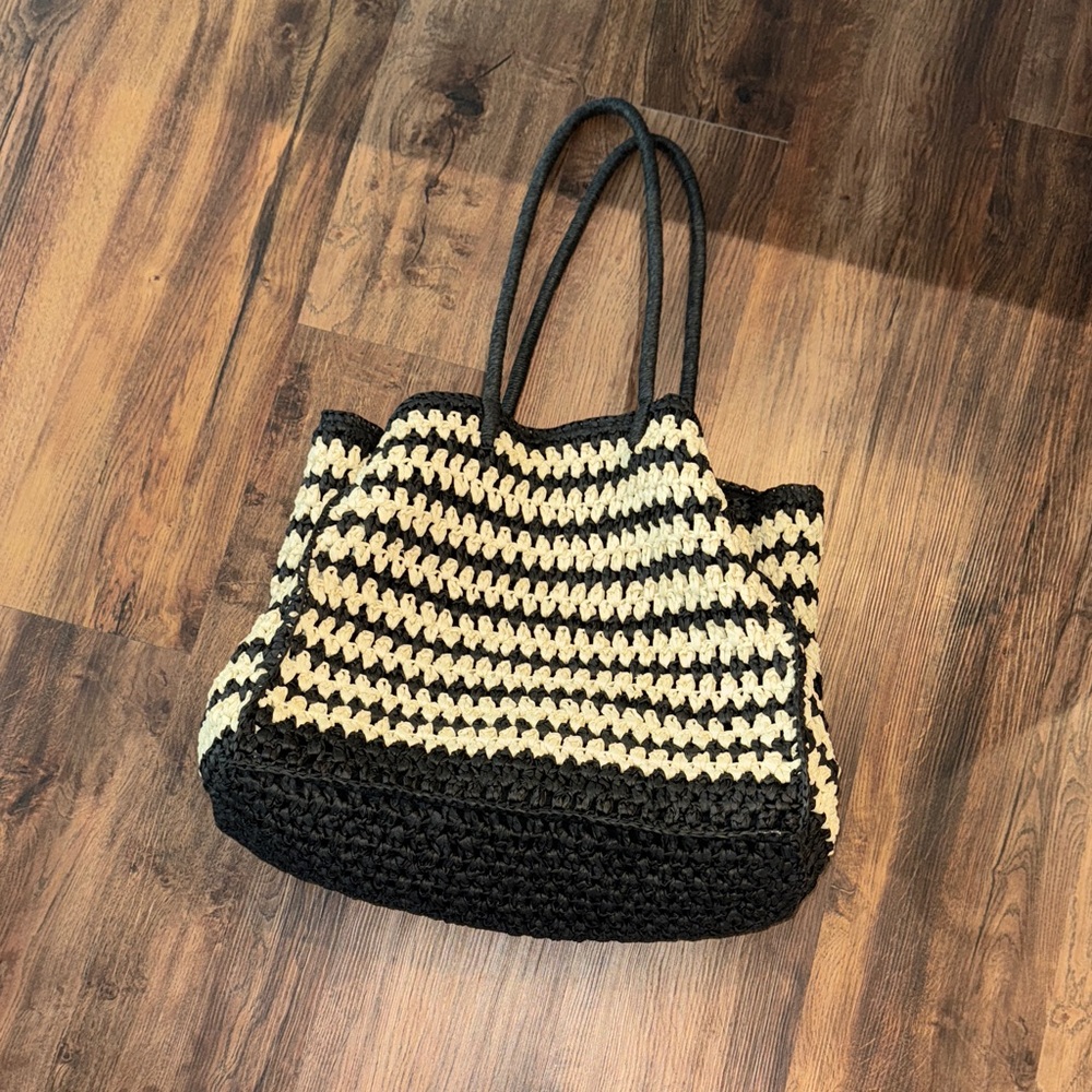 Abercrombie & Fitch Black and Cream Woven Tote